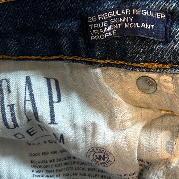 GAP Ripped Jeans - Picture 2 of 2